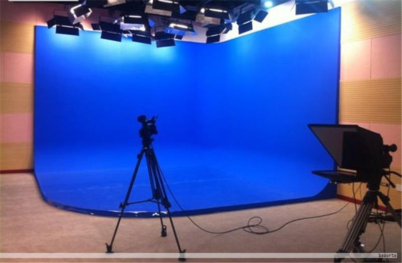 娱乐圈向来错综复杂，为了事业不少人愿意走一些边缘路，而感情世界也常常充满变数。演员们在作品中擦出“假戏真做”的火花并不少见，原本陌生的两人因为在剧中饰演情侣，感情逐渐升温，最终走到现实生活里。