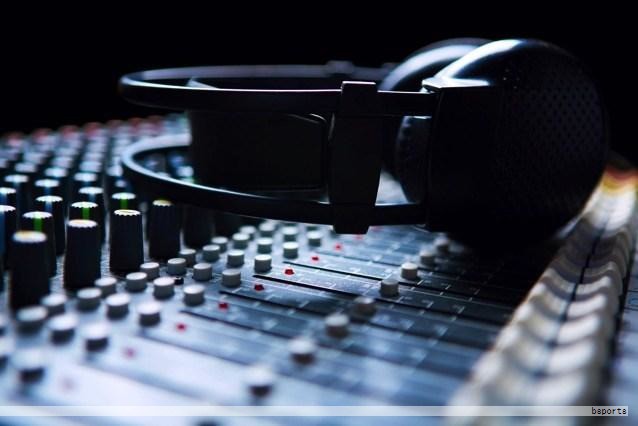 互联网视频已成为品牌传播的主力渠道之一。然而在大量同质化的活动中，视觉体验日益单调，叙事缺乏新意，导致观众的停留时间普遍缩短。为打破僵局，企业正在以更强的沉浸感来表达内容，3D虚拟场景、立体AR特效与虚拟数字人等元素的组合正在成为线上活动的新趋势。