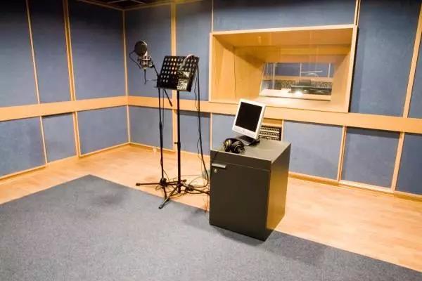 位于湖北广电传媒大厦的“好听音乐工作室”是华中地区最大、声学设计最先进的专业录音棚