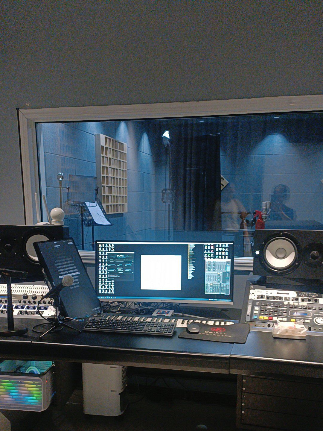 他也被誉为“台湾流行音乐教父”