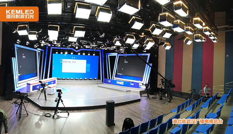 水晶“晶太子”的卡通形象随处可见