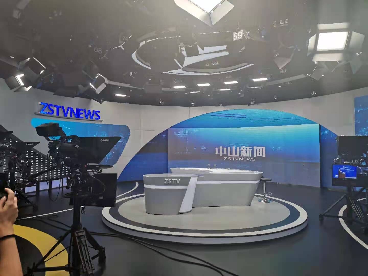 细腻描绘出百姓安居乐业的美好图景；鄂托克前旗的器乐合奏《霍元甲》突破传统界限