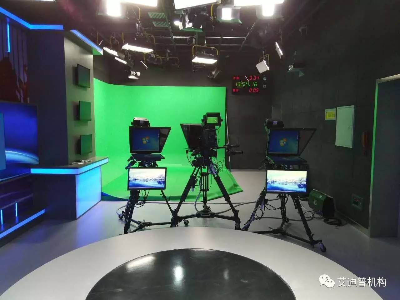 刻意聚焦其出击前片刻的“犹豫瞬间”