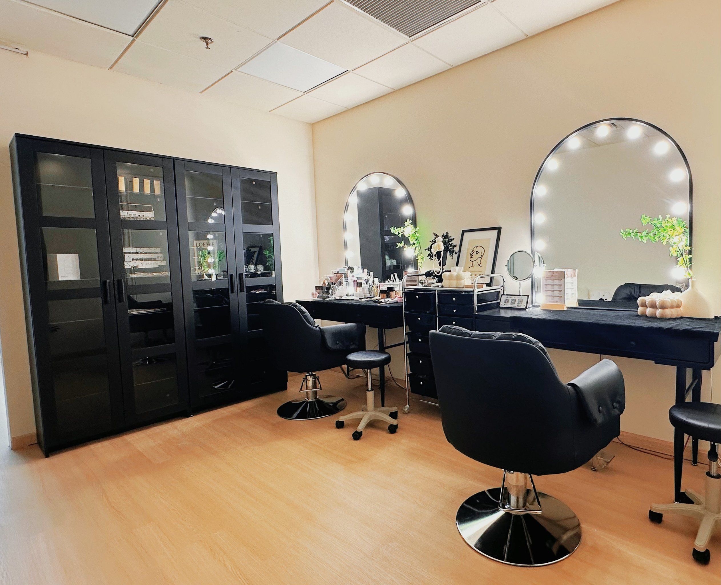 26日晚首都剧场的舞台上