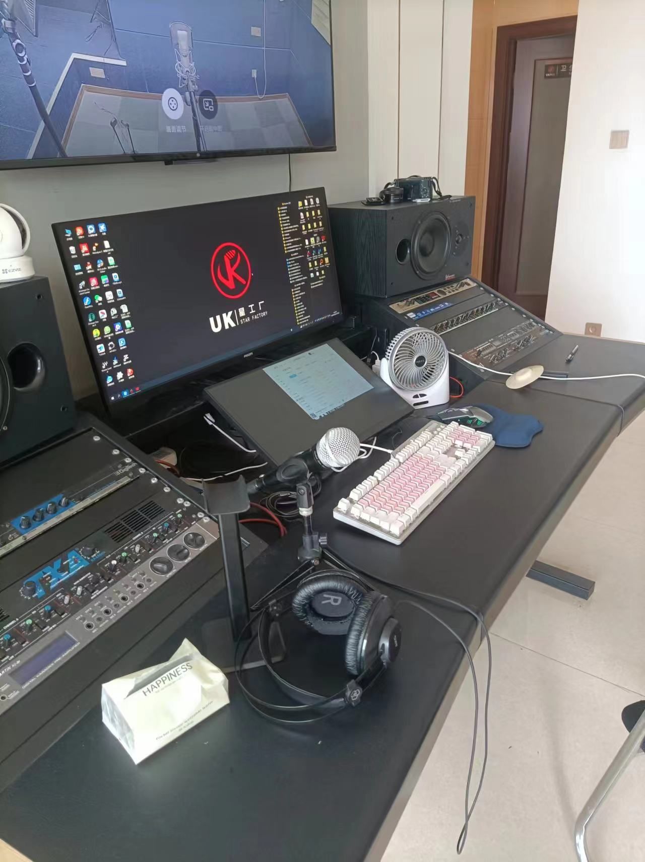 点燃大家情绪的是亨德里克斯神一般的吉他技巧、彼得汤谢德华丽的大抡臂扫弦、乔普林的疯狂、妈妈凯丝的幽默