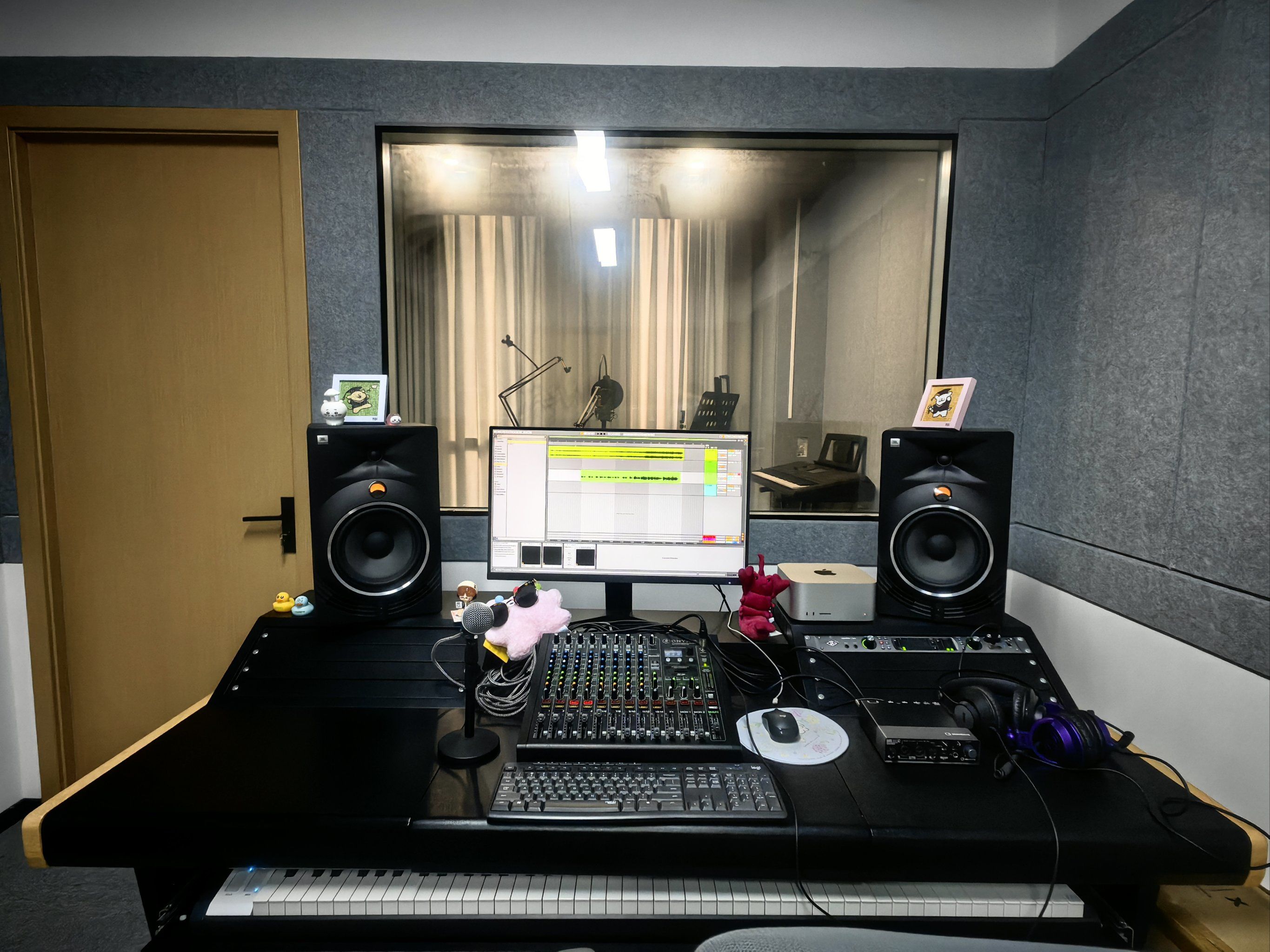 展现这群少年在追逐梦想过程中的成长与蜕变