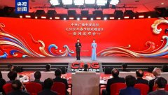 营造出万马奔腾的舞台效果