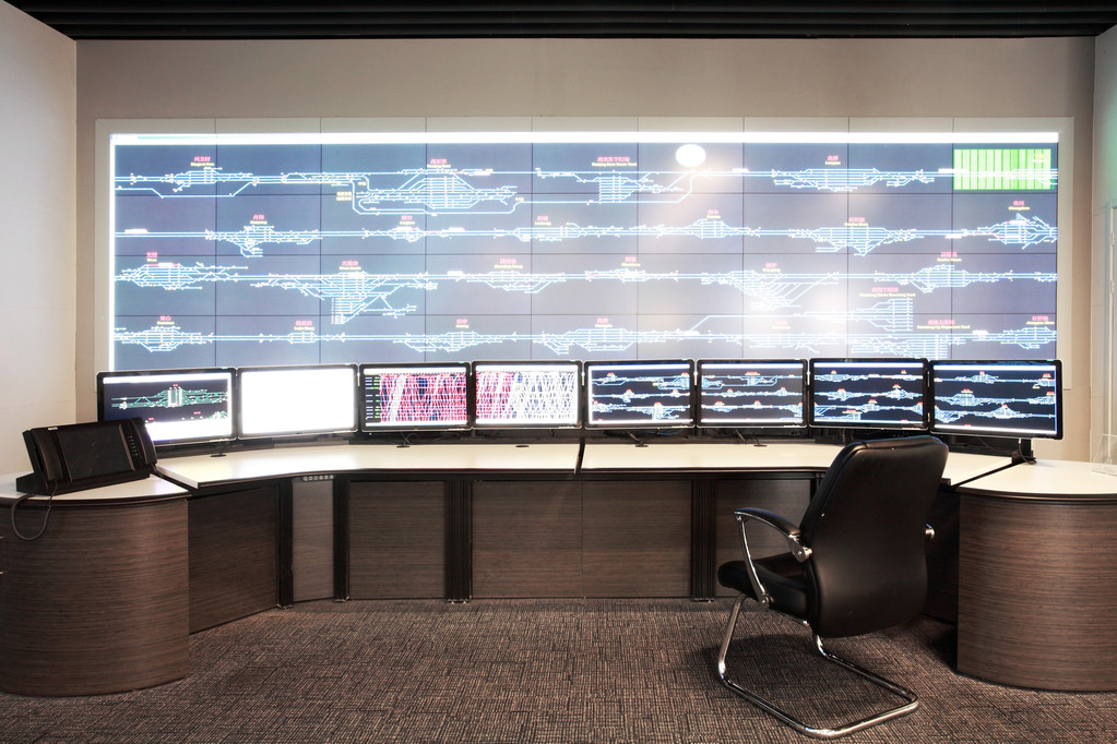 徐宏杰面向两江交汇处