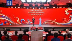 由14组数控翻转模块组成的“奔马”舞美装置