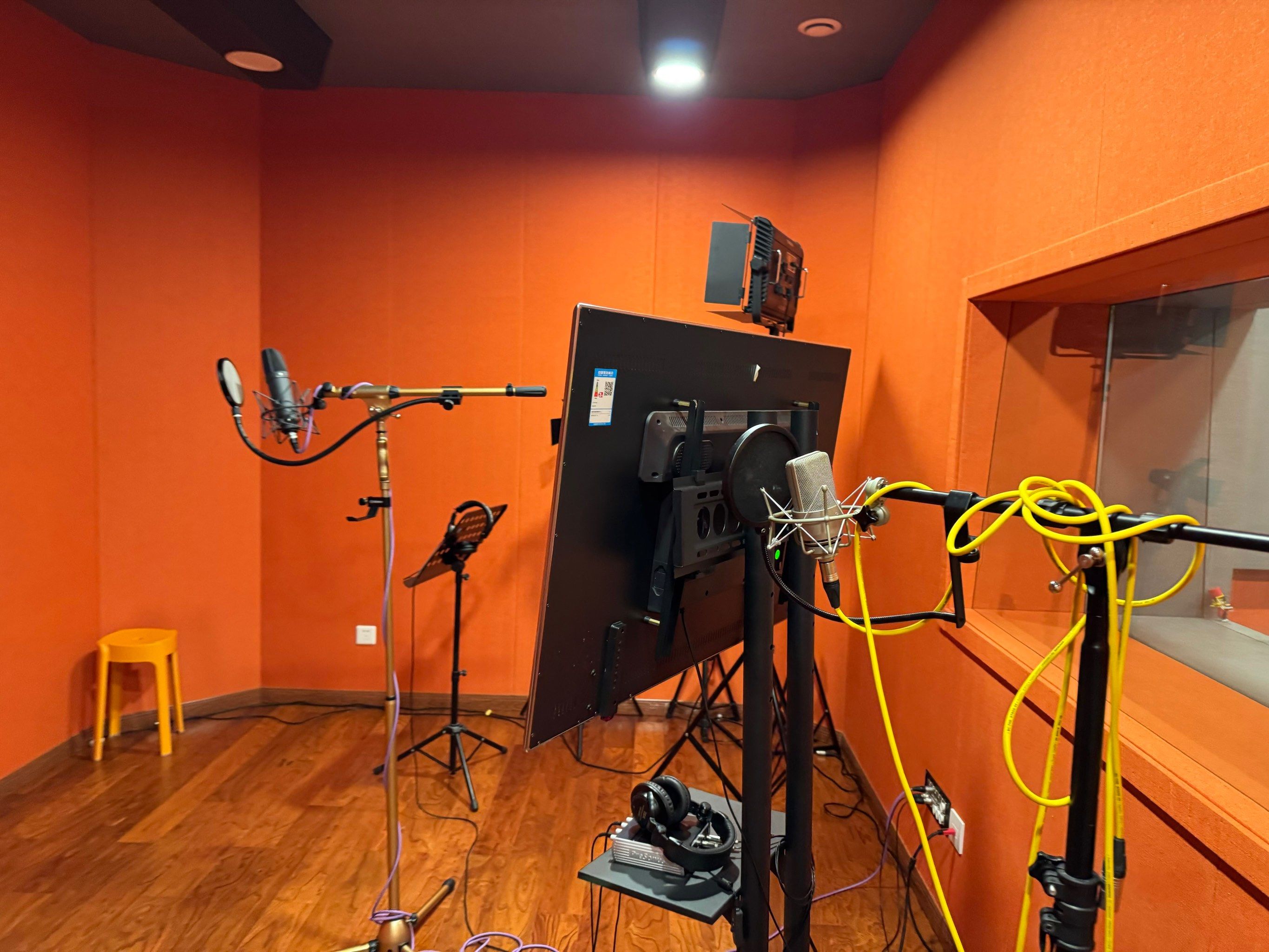 这幅画会是什么样子？ 是华丽炫目的唱跳秀