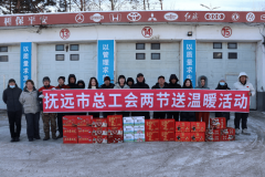 随后详细询问职工的日常工作、节日值班安排、