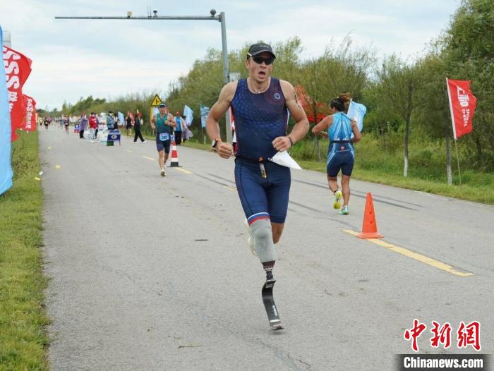 兴凯湖畔全国美丽乡村铁人三项赛开赛 吸引九国