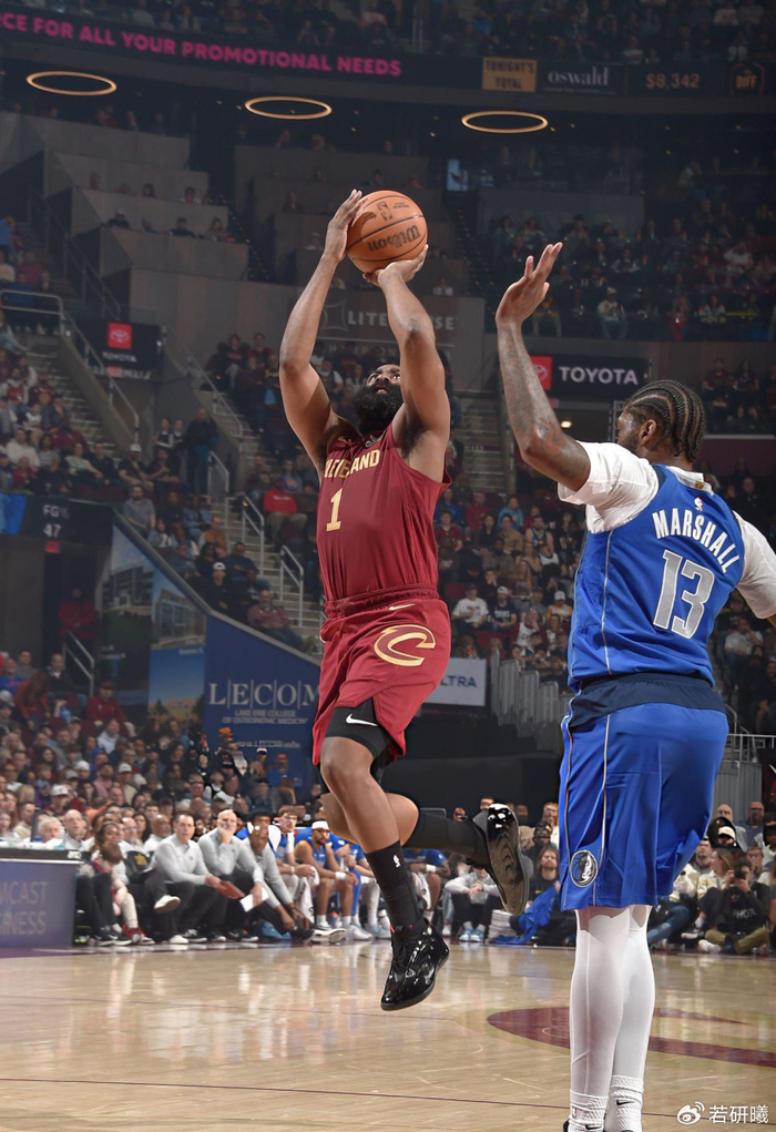 哈登低迷骑士主场告负 独行侠逆转登顶东部第四