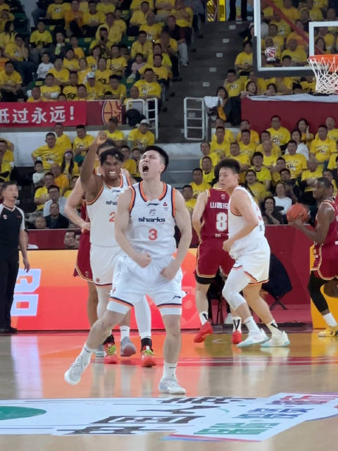 14岁2米15中国女篮新星扣篮惊艳 女版文班亚马崛