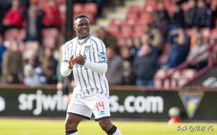 34岁兽腰维克托·万亚马正式退役 转型教练开启人