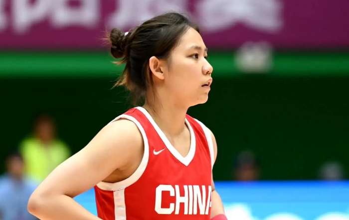 19岁董一诺大学联赛半决赛狂砍30分率北大大胜清