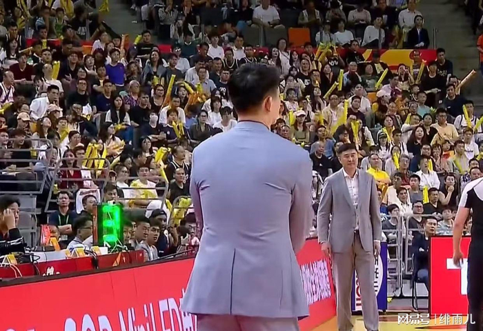 广厦队战略性输球广东队胜出，积分榜争夺战白