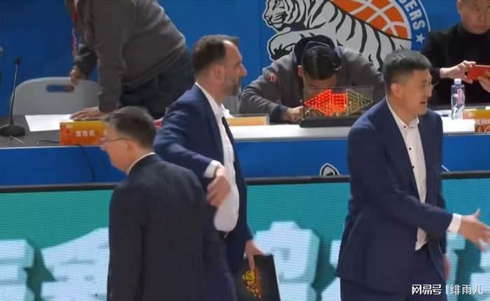 广厦队战略性输球广东队胜出，积分榜争夺战白