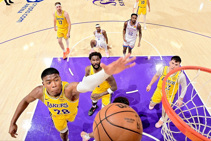 湖人替补席集体失语 范德比尔特怒喷雷迪克引内