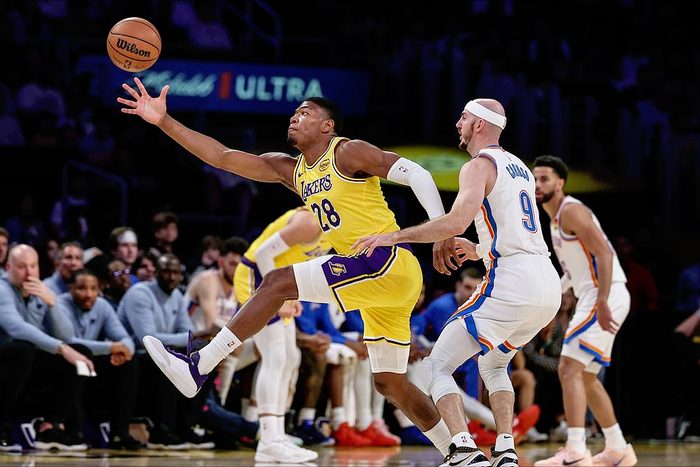 湖人替补席集体失语 范德比尔特怒喷雷迪克引内