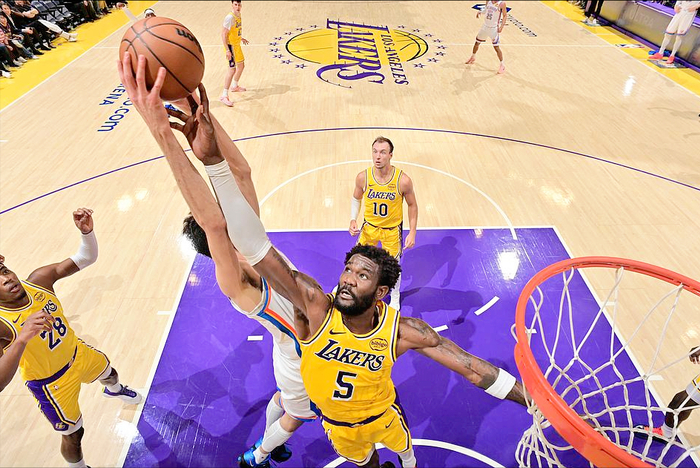 湖人替补席集体失语 范德比尔特怒喷雷迪克引内